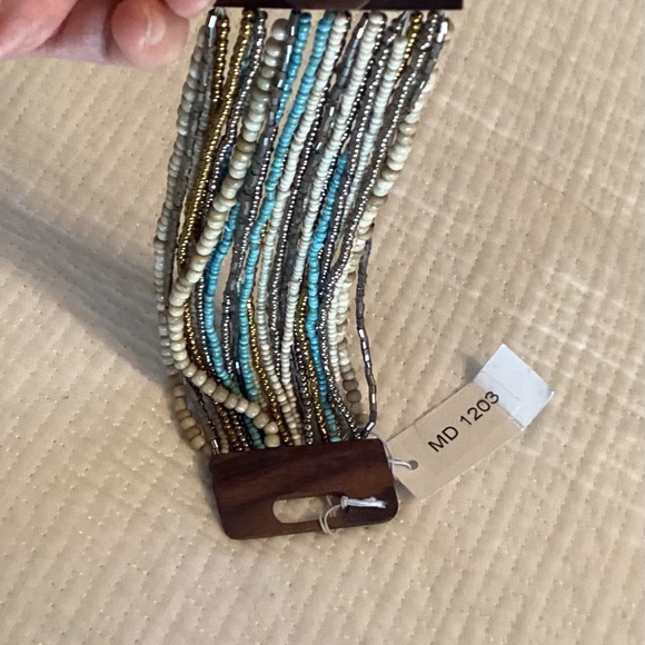 Beaded and wood bracelet, Suzie Blue - Picture 6 of 11